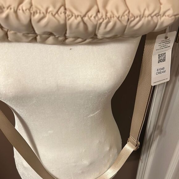 Urban Expressions Quilted Cream Shoulder Bag NWT - Picture 2 of 7